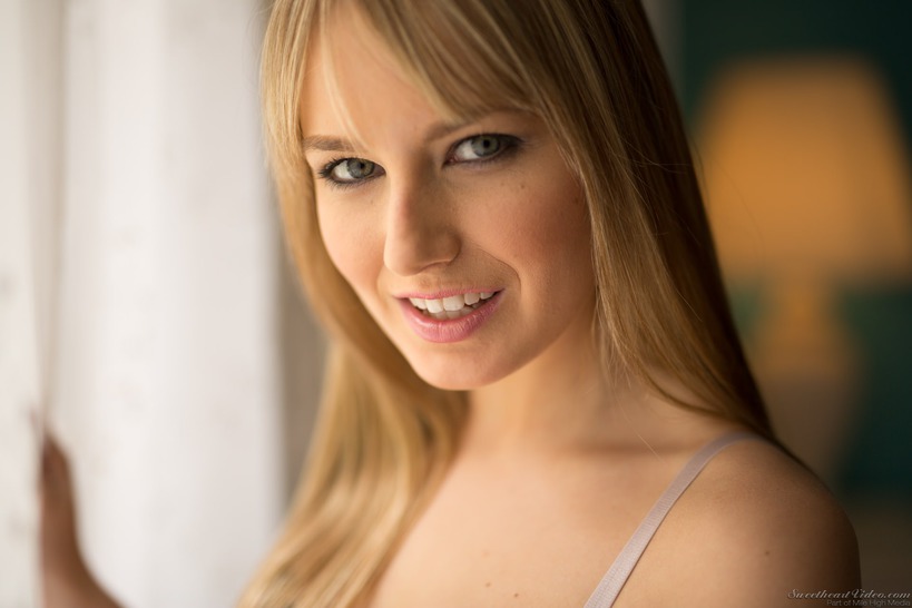 Sensual Scarlett Sage  00