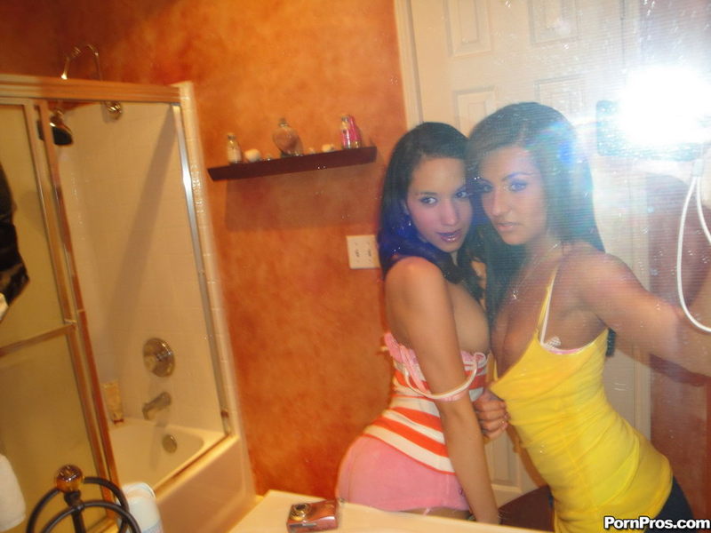 Sexy Girlfriends Sucking Dick 00