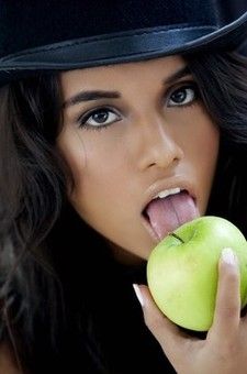 Lupe Fuentes - Green Apple